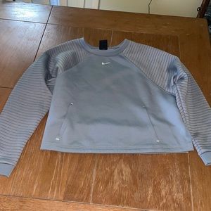 Nike Pro women’s cropped crew neck sweatshirt size Small.